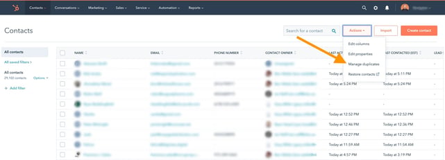 como eliminar contactos duplicados hubspot